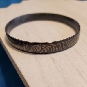 Vintage Black Wash Enamel Over Silver w/ Etched Vines & Leaves Bangle Bracelet